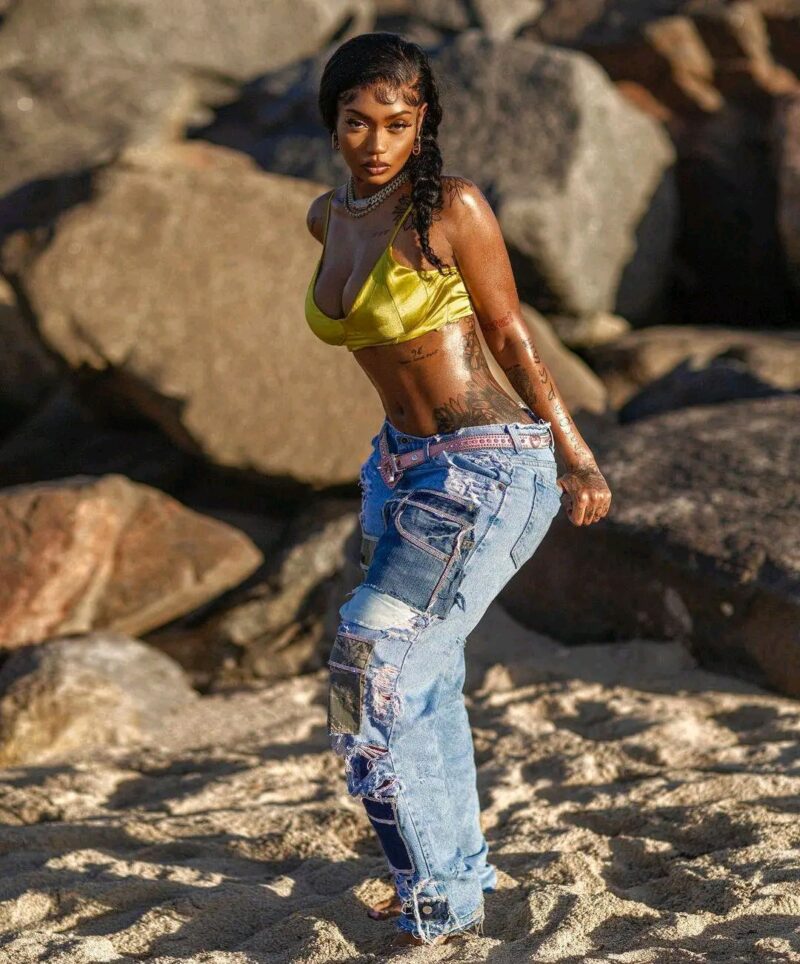 OMG!!! See Burna Boy's New Girlfriend With Big Backside (Photo...)
